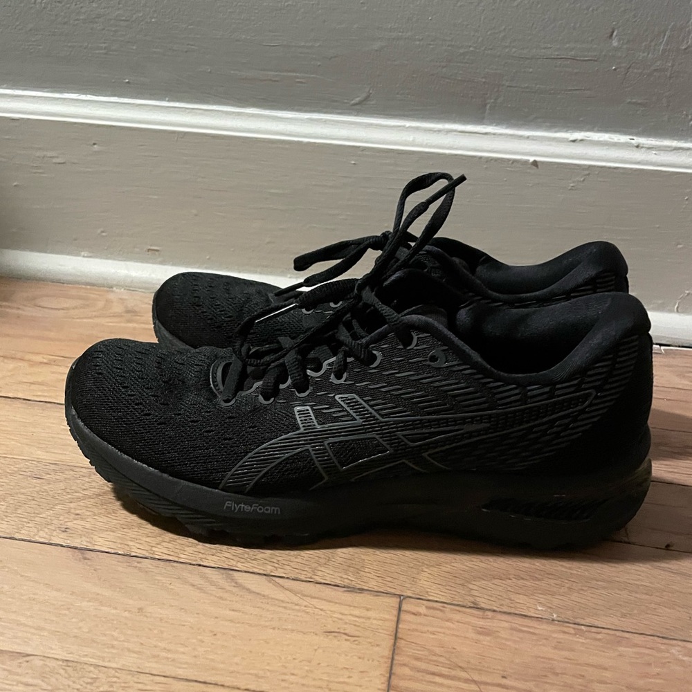 Like new ASICS Women's Gel-Cumulus 22 Running Shoe